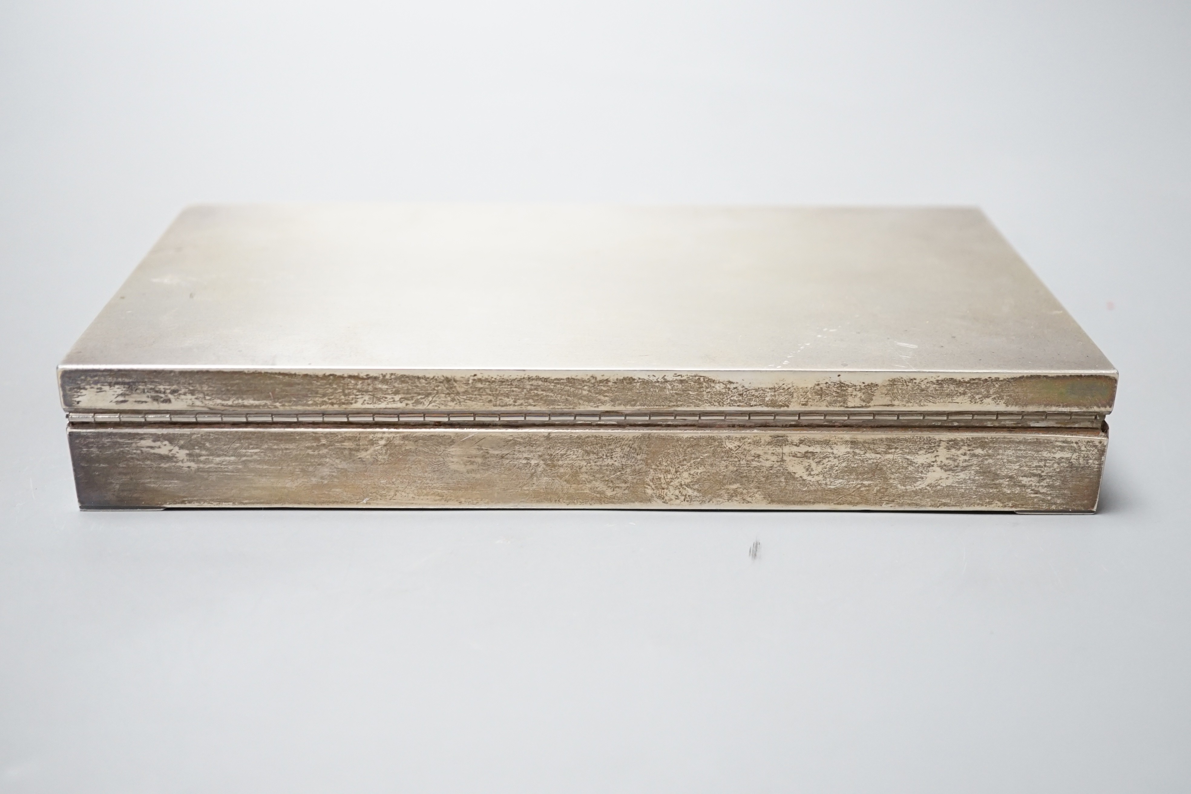 A modern 925 white metal mounted rectangular cigarette box, 20.8cm.